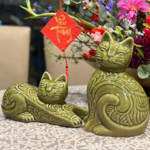 Tượng gốm mèo hoa dây