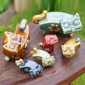 Tượng gốm mèo gia đình