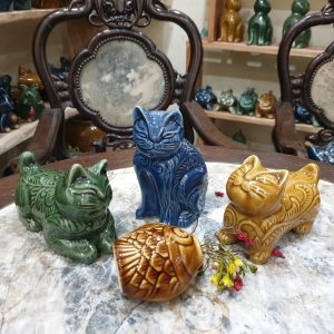 Tượng gốm mèo hoan hỷ