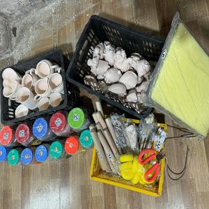 Dụng cụ workshop, men màu, đất, bàn xoay...