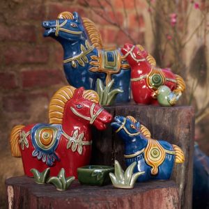 Tượng gốm ngựa Gia đình